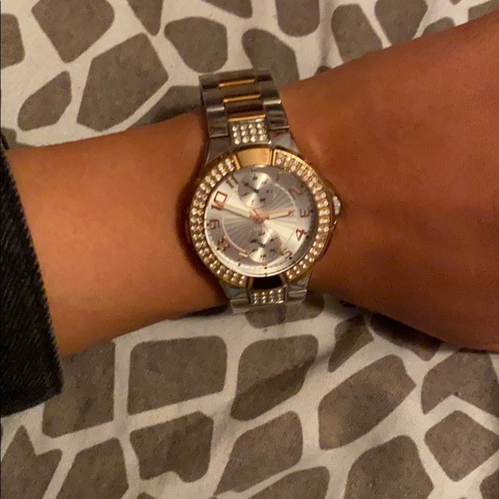 watch in gold and silver by guess